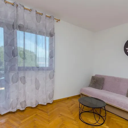 Tabak Apartment *